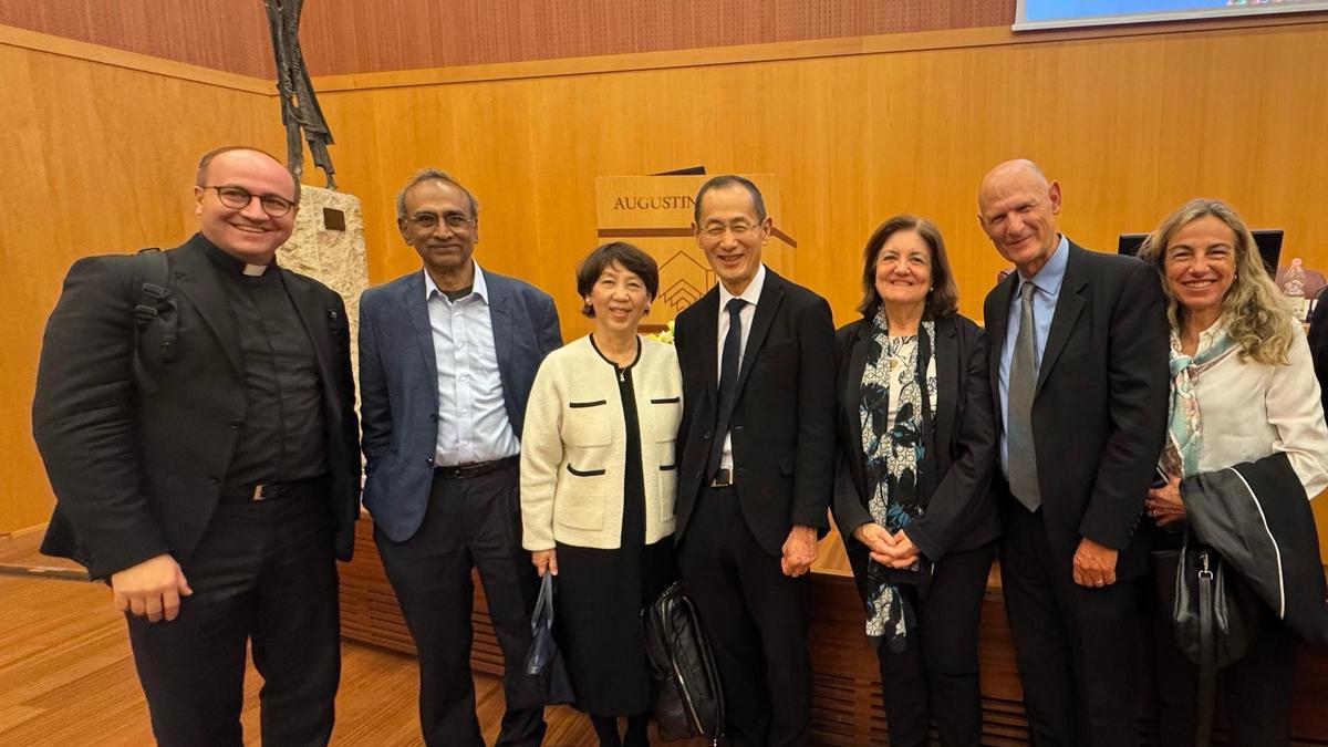 Los investigadores, junto a los presidentes del Instituto Internacional de Neurobioética y de la UCAM, esta semana en el evento.