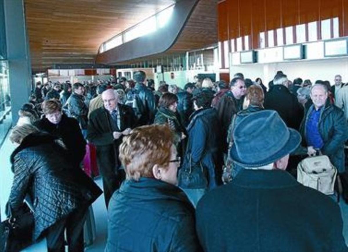 L’aeroport d’Alguaire, moments abans que s’enlairi el primer vol, amb destinació a París, el 5 de febrer. L’aeroport d’Alguaire, moments abans que s’enlairi el primer vol, amb destinació a París, el 5 de febrer.