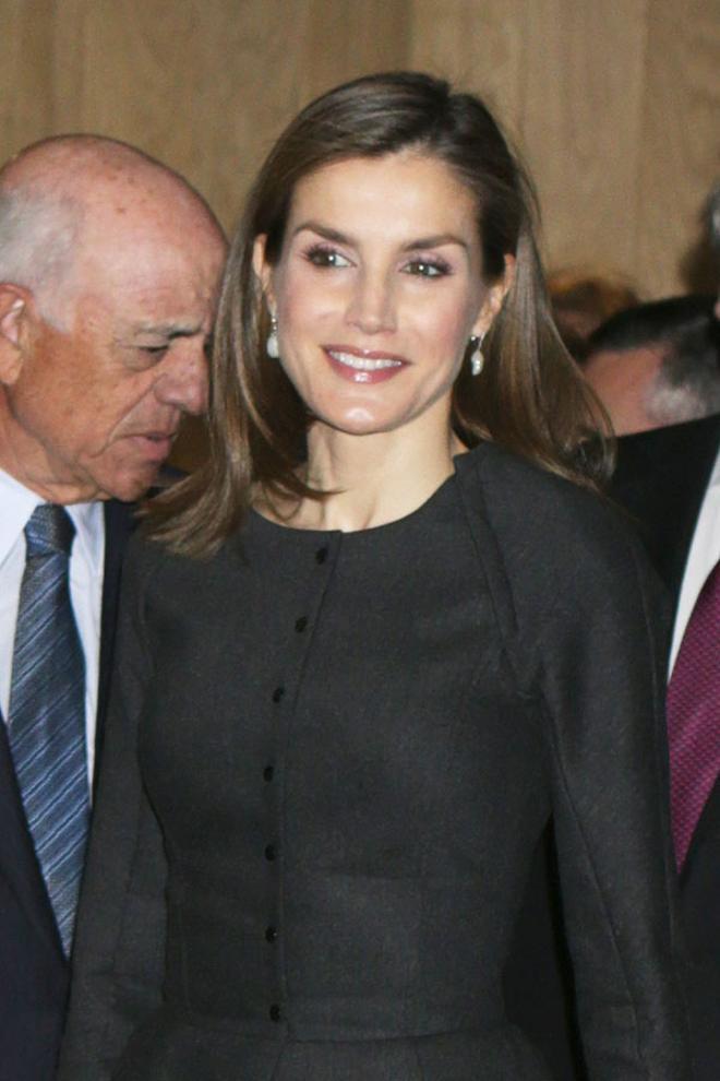 Letizia Ortiz de Nina Ricci y pendientes de Tous
