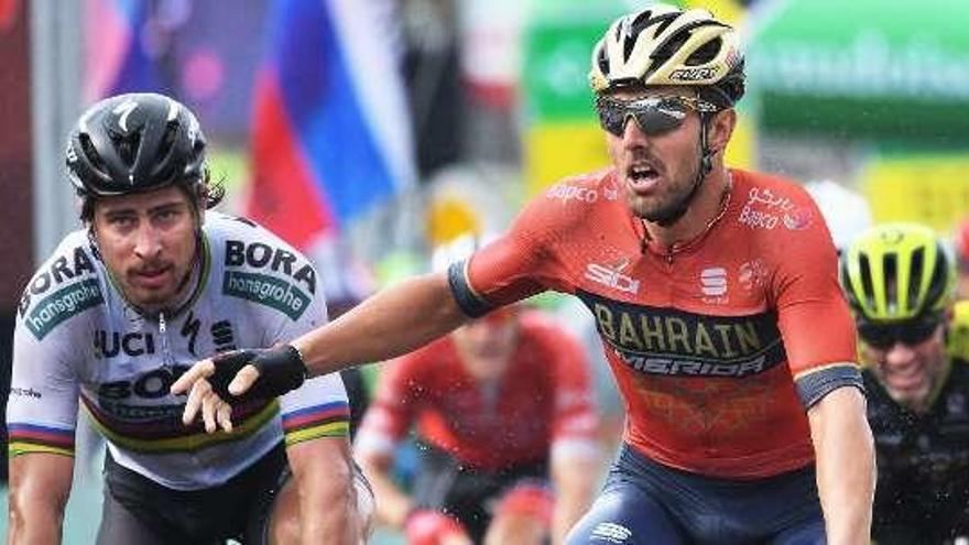 Colbrelli se lleva al sprint, con una polémica maniobra, la tercera etapa de la Vuelta a Suiza