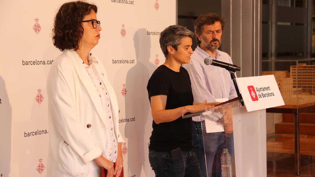 La regidora d&#039;Habitatge i Rehabilitació de l&#039;Ajuntament de Barcelona, parlant de la situació de l&#039;home que va morir al barri del Bon Pastor