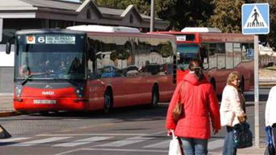 Serrano garantiza el servicio de bus urbano en Mérida durante la huelga de hoy