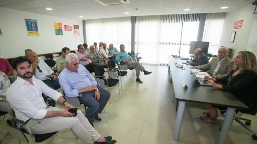 La asamblea que celebró Uepal ayer por la tarde en Alicante.