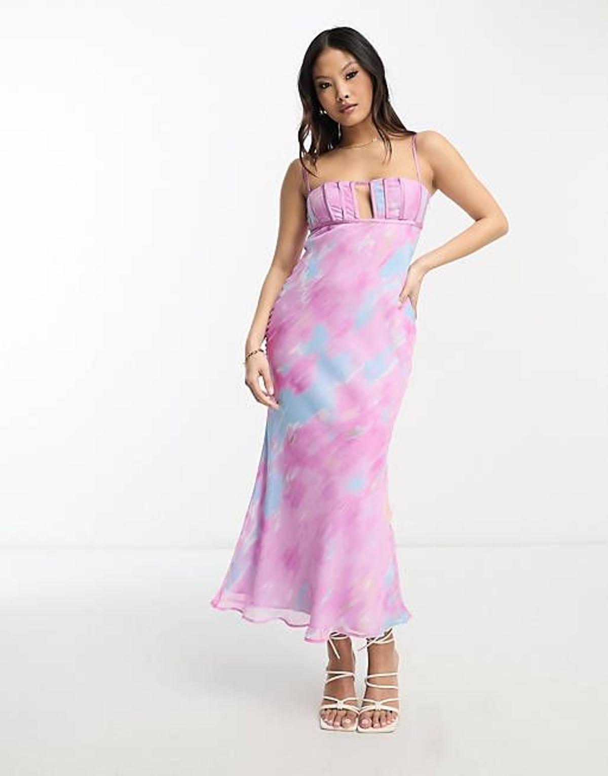 Asos tiene los vestidos de invitada baratos perfectos para