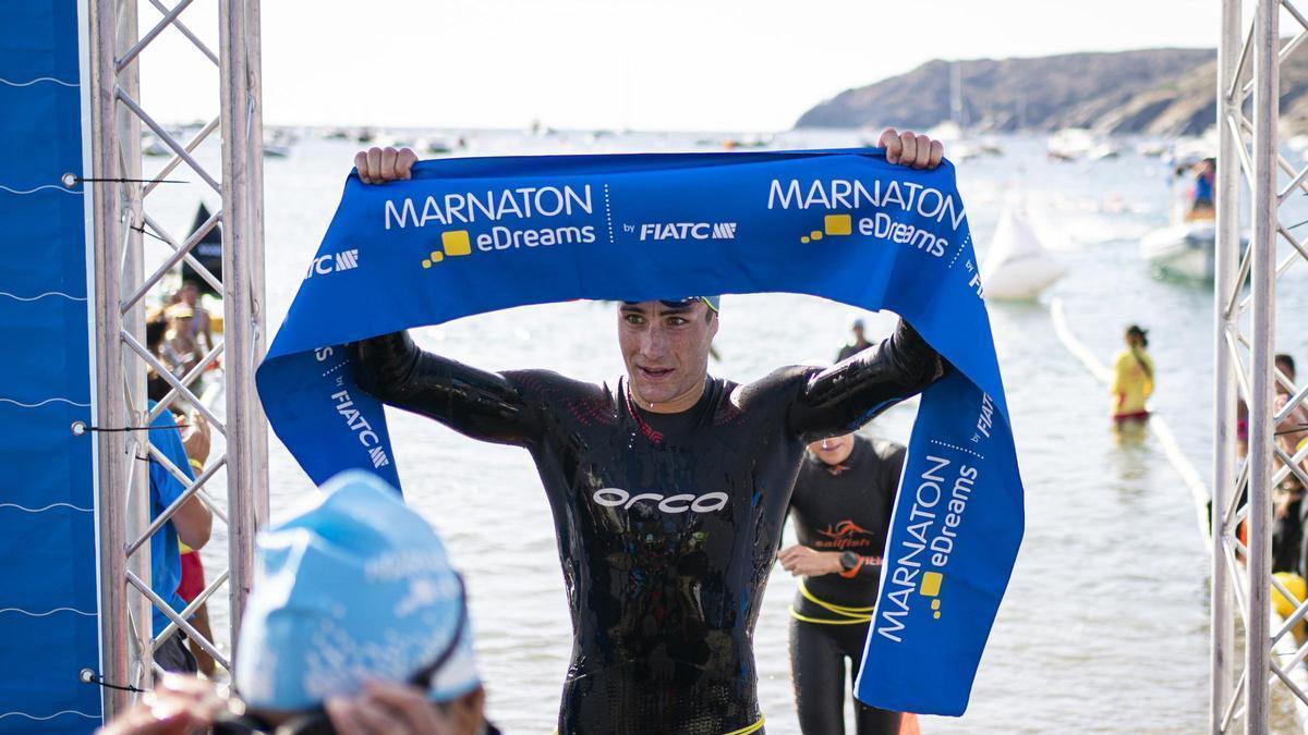 Photo: sport.es Olympian Lucas Henveaux Wins 19th MARNATON eDreams Cadaqués as Participation Record Broken