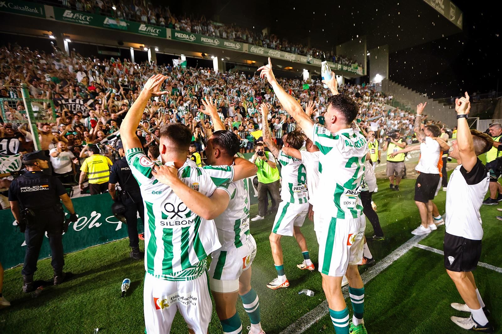 El Córdoba CF vuelve a Segunda / Las mejores imágenes de una noche para la historia