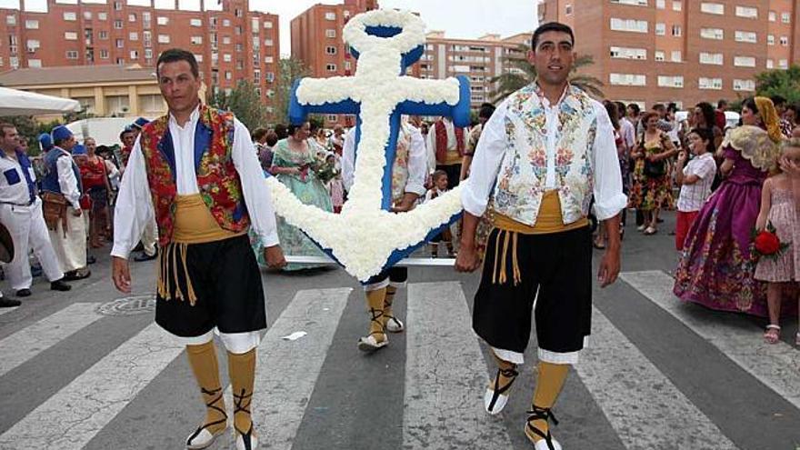 Homenajean con flores al arcángel