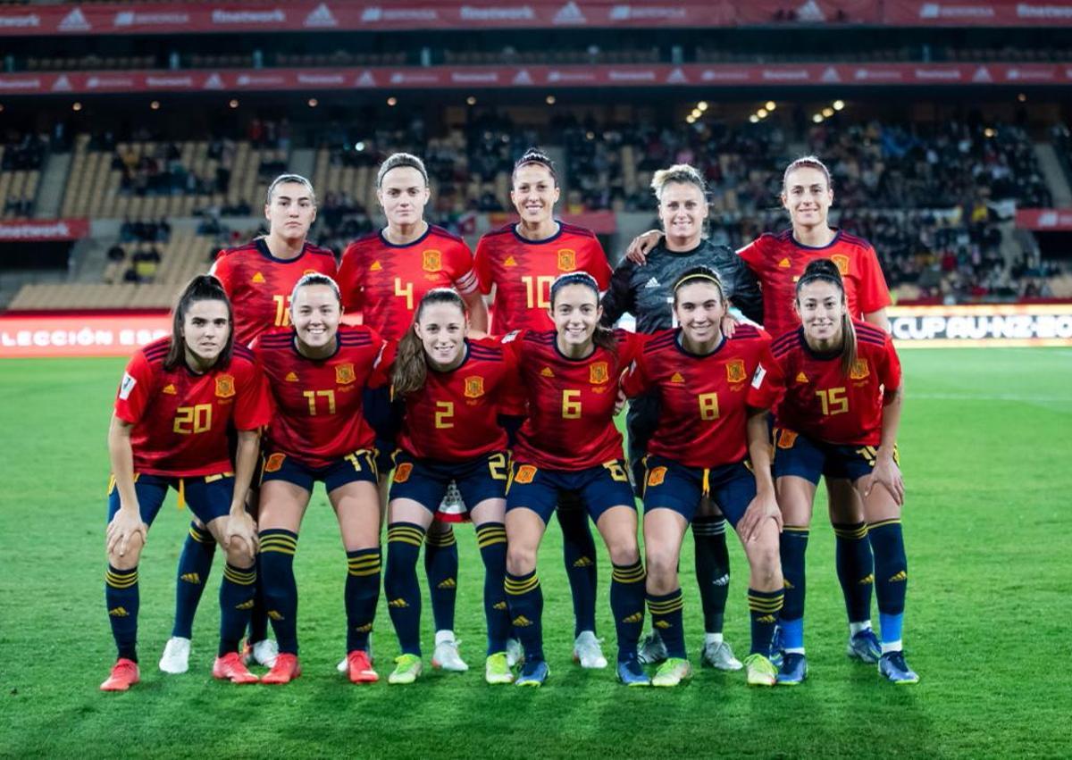 El once inicial de la selección española en La Cartuja para el duelo con Escocia.