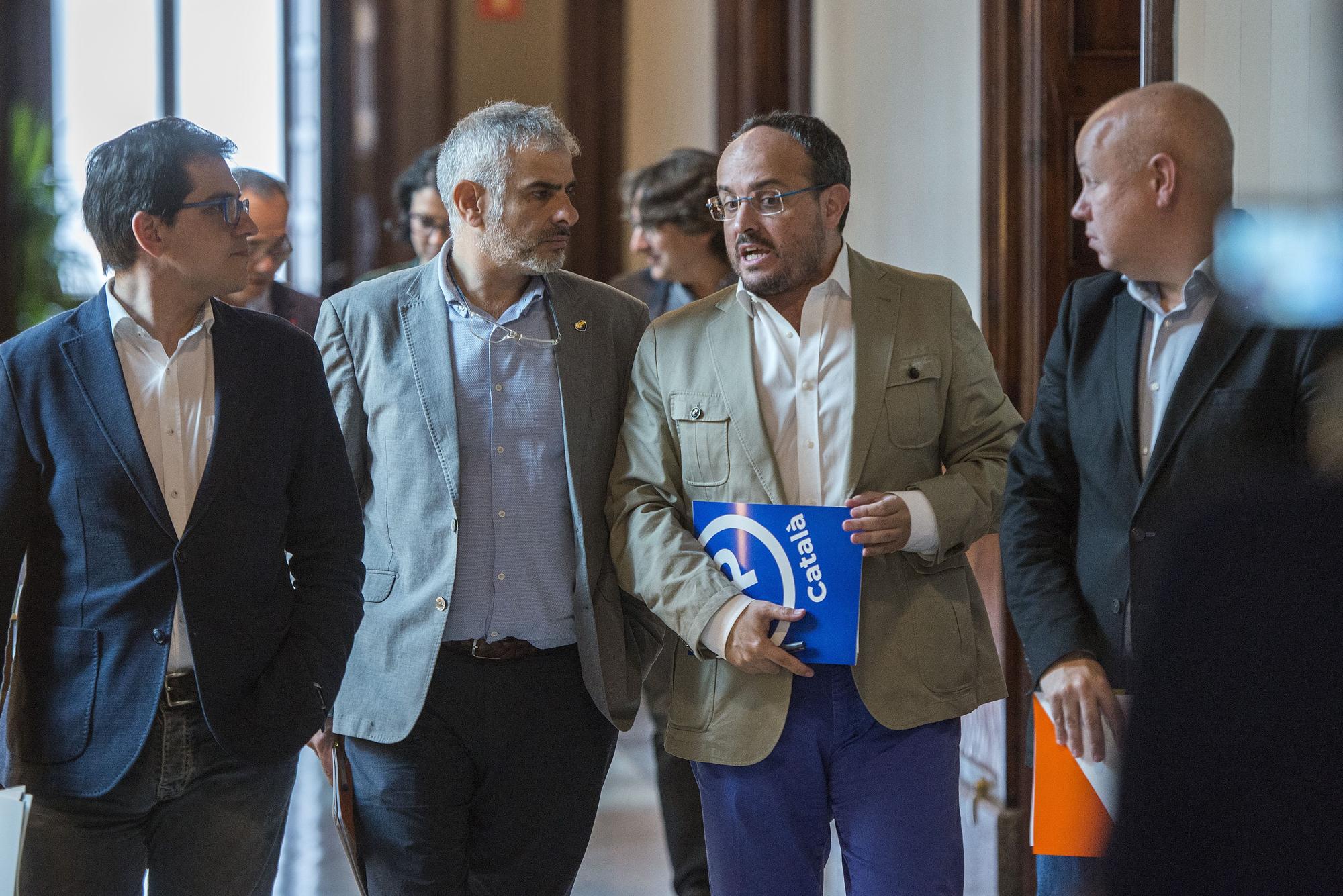 El presidente del PP, Alejandro Fernández, junto con el líder de Cs, Carlos Carrizosa