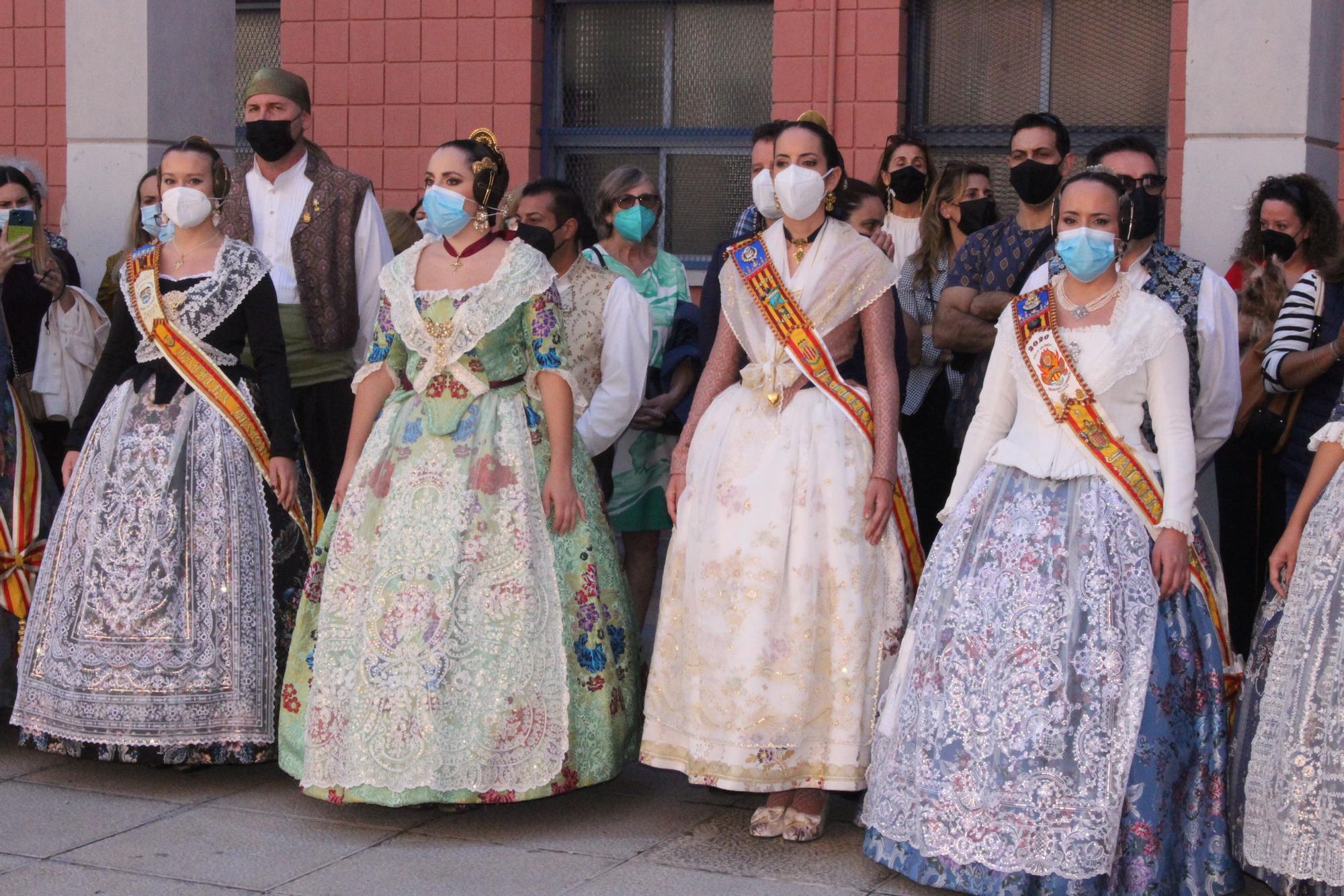 Carmen, Nerea y las cortes acompañan a las fallas de Quart y Xirivella en la procesión de la Senyera