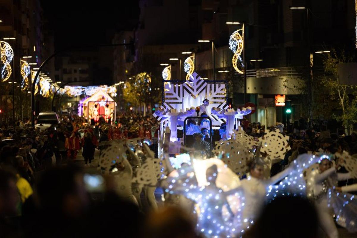 Mira aquí todas las fotos de la cabalgata de Reyes Magos en Ibiza
