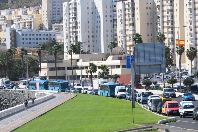 Colas en Las Palmas y Telde por vuelco en Arinaga  | 03/02/2020 | Fotógrafo: Tony Hernández