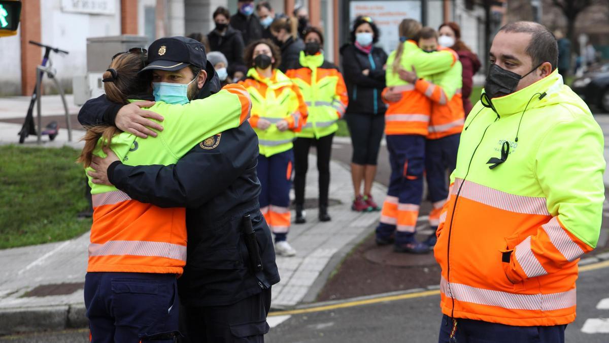 Homenaje de sus compañeros al técnico de ambulancia fallecido en Gijón