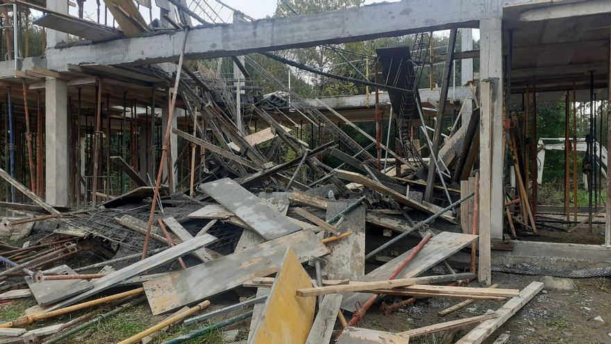 Dos trabajadores heridos al desplomarse parte de una vivienda en construcción en Sada
