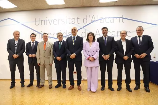Manuel Palomar recibe la Medalla de Oro de la Universidad de Alicante