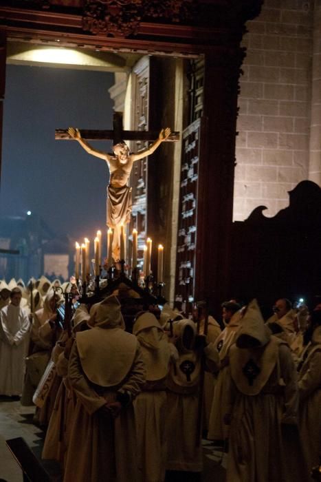 La procesión del Espíritu Santo en la Catedral