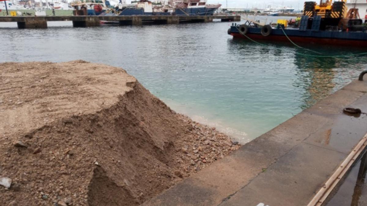 Los ecologistas denuncian que no se están usando barreras anticontaminación