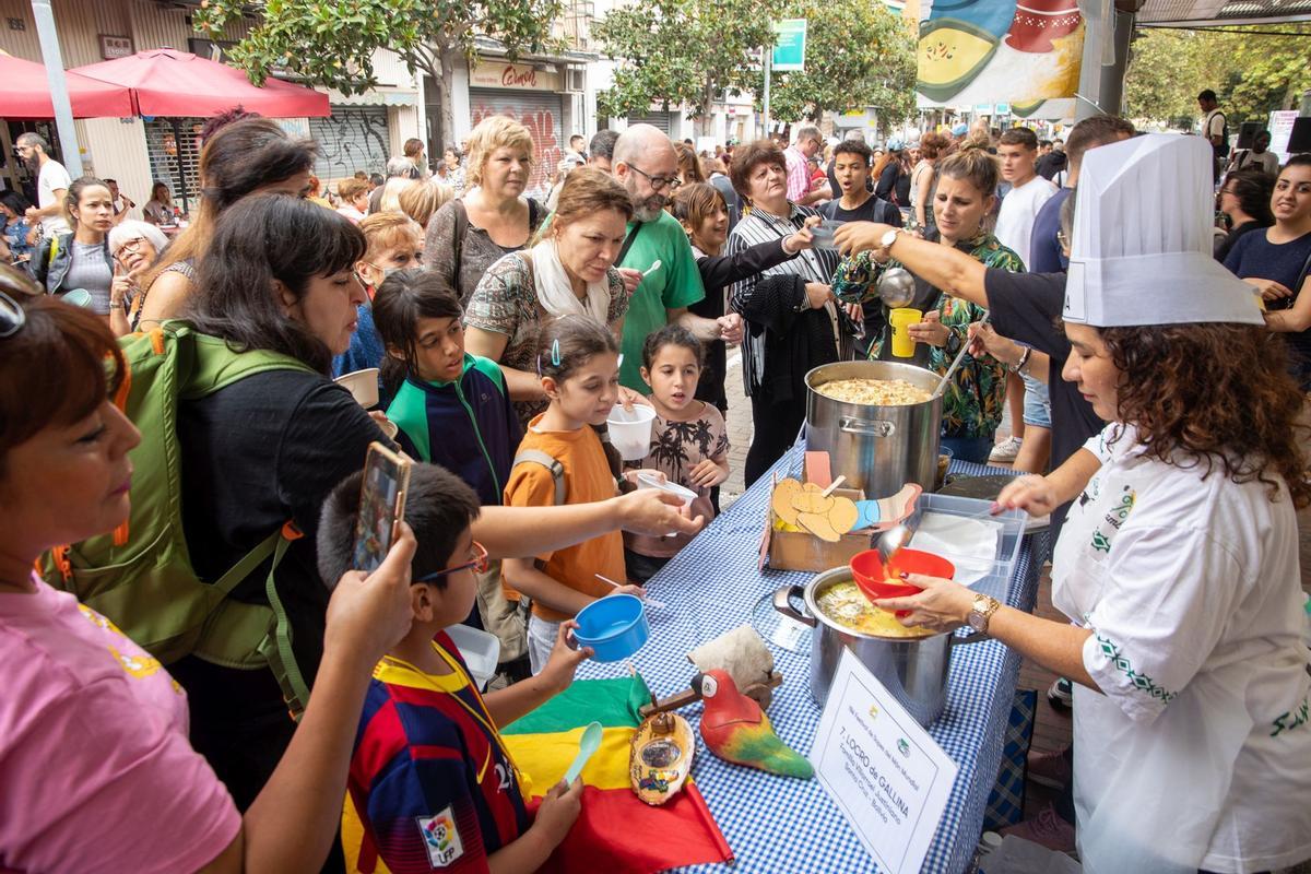 Éxito en la 18ª edición del Festival Sopes del Món, celebrado en la Marquesina de la Via Júlia, Nou Barris.