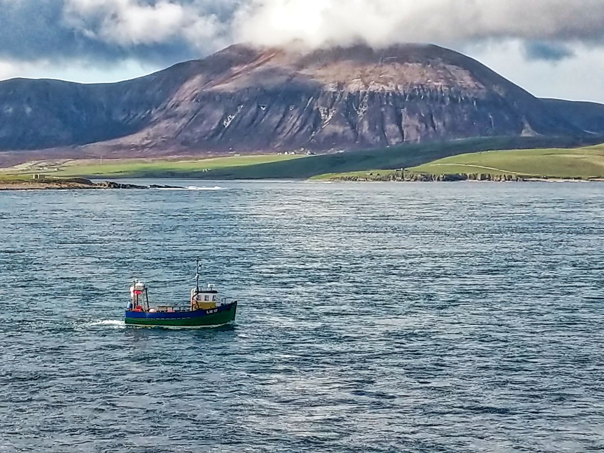Colinas del norte de Hoy desde las Orcadas