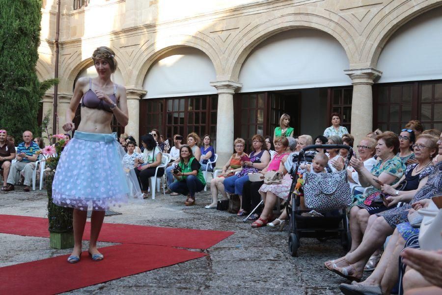 Desfile en Zamora de mujeres operadas de cáncer