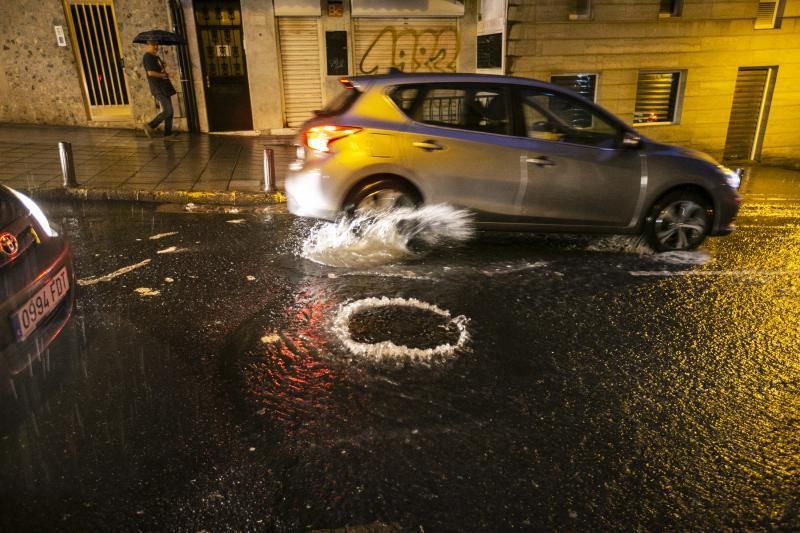 19.10.18. Las Palmas de Gran Canaria. Persistentes lluvias en la capital. Foto Quique Curbelo  | 19/10/2018 | Fotógrafo: Quique Curbelo