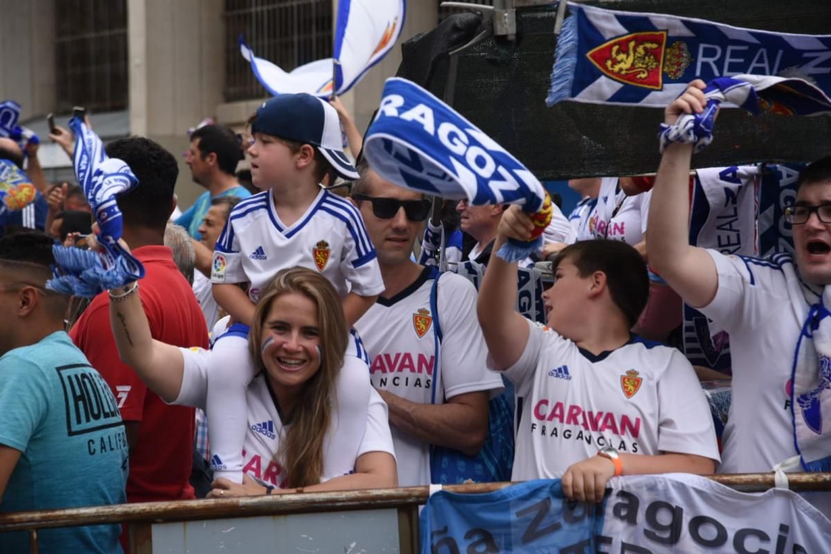 Espectacular recibimiento al Real Zaragoza en el partido contra el Numancia