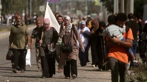 Gazatís se desplazan hacia el sur de la Franja de Gaza para eludir la zona de combates.