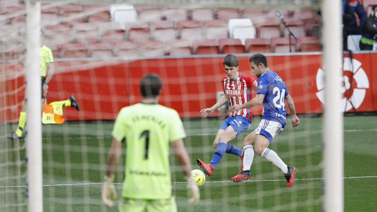 En imágenes: el derbi entre el Sporting y el Real Oviedo