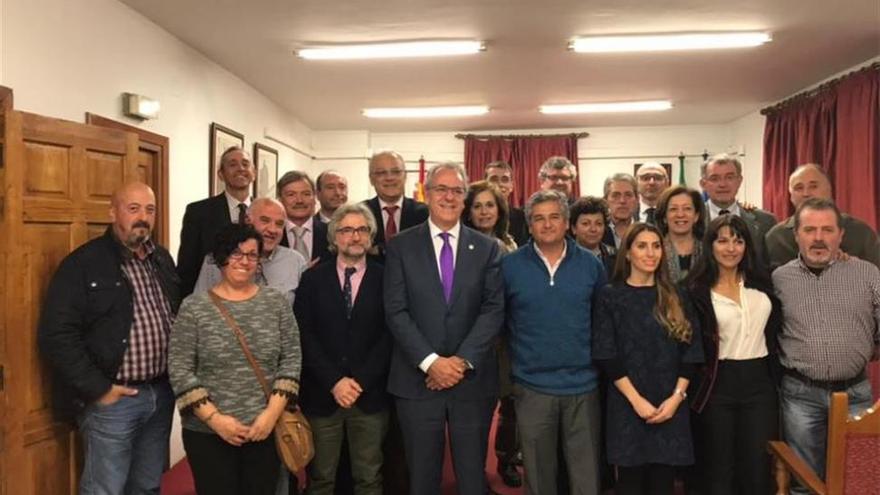 La UEx sella en un manifiesto su compromiso con Extremadura y con la educación pública