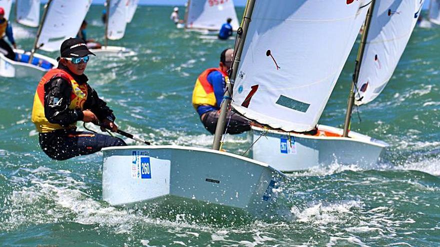 La penúltima jornada se celebró con un fuerte viento. | PUERTO DE SANTA MARIA