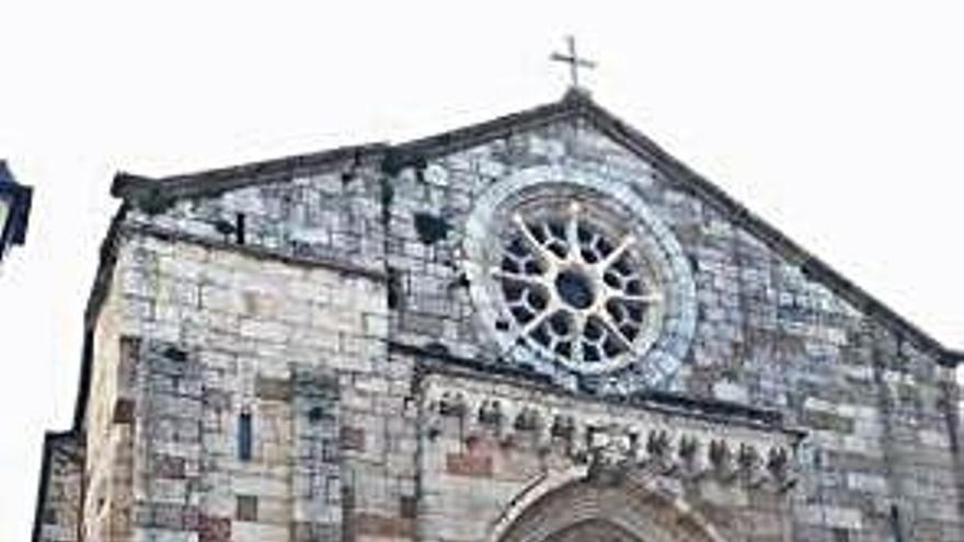 Fachada de la iglesia de Santiago en A Coruña.