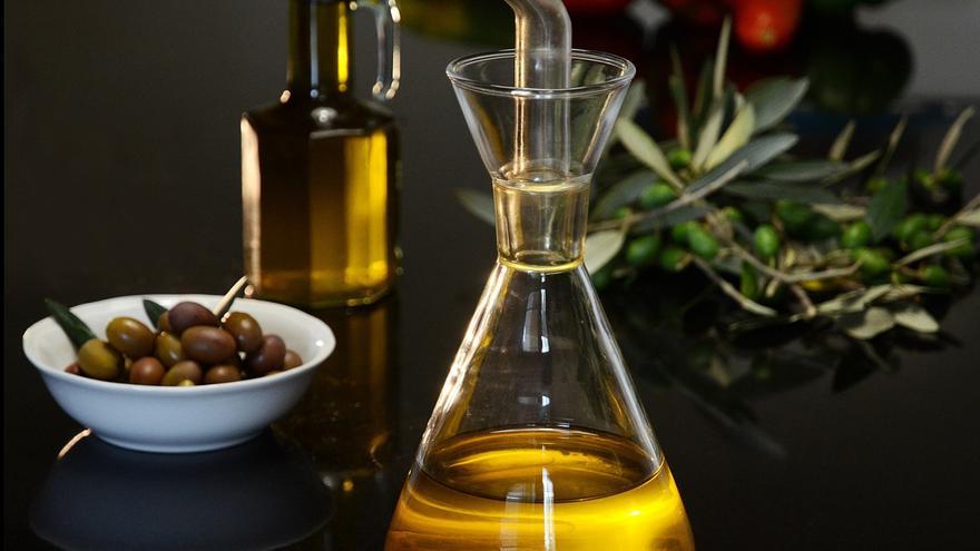 Alerta alimentaria: Incautan miles de litros de este aceite de oliva adulterado