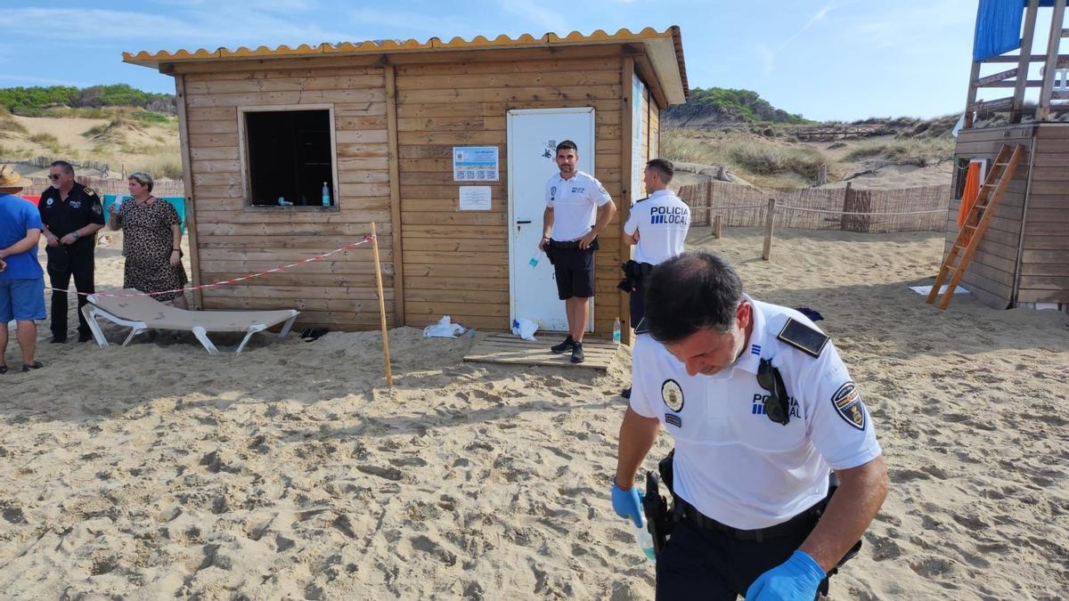 Un rayo mata a dos turistas en la playa de Cala Mesquida.