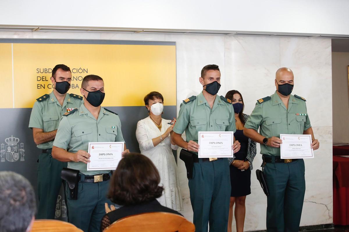 Entrega de diplomas en reconocimiento a la labor de las Fuerzas y ...