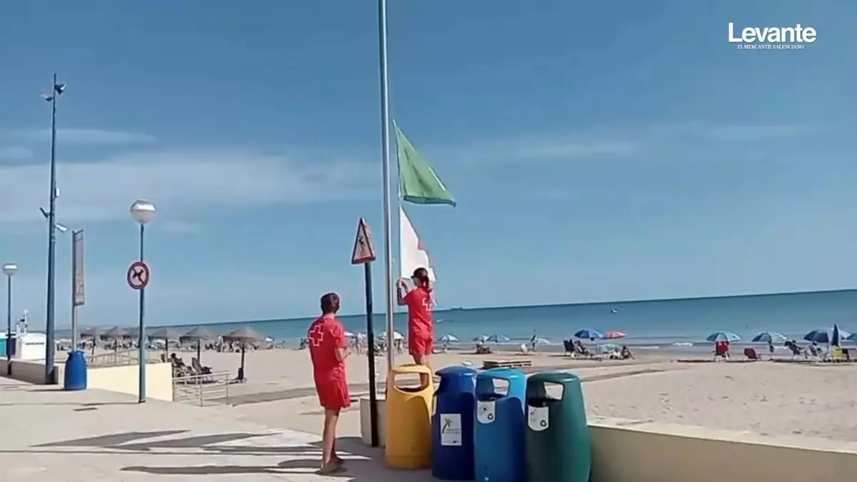 Los guardianes de las playas de Daimús, Guardamar, Bellreguard y Miramar: "Ha sido un verano tranquilo, pero con bastantes picaduras de medusas"