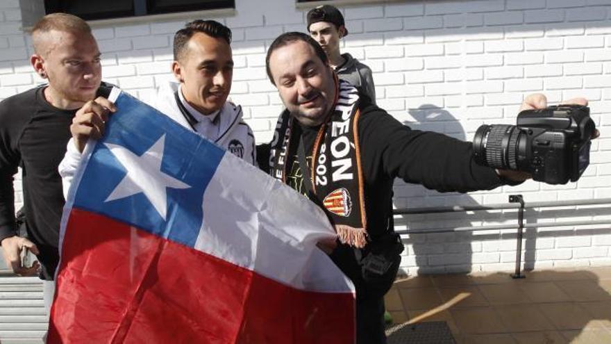 Chile se hace del Valencia por Fabián Orellana