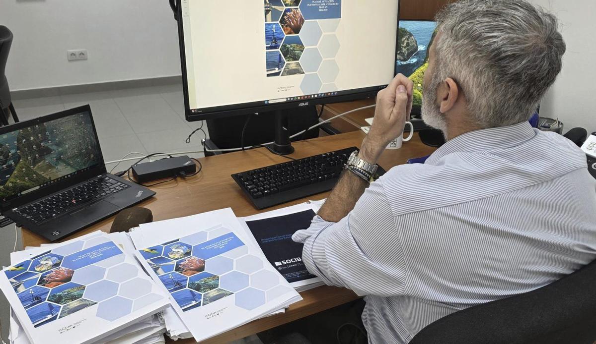 Un trabajador de la Plataforma Oceánica de Canarias (Plocan).