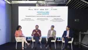 Los ponentes de la primera mesa: Pere Estupinyà, Jesús Norberto Fernández y Alfredo Betancourt, conversando bajo la moderación de la periodista Isabel Benítez