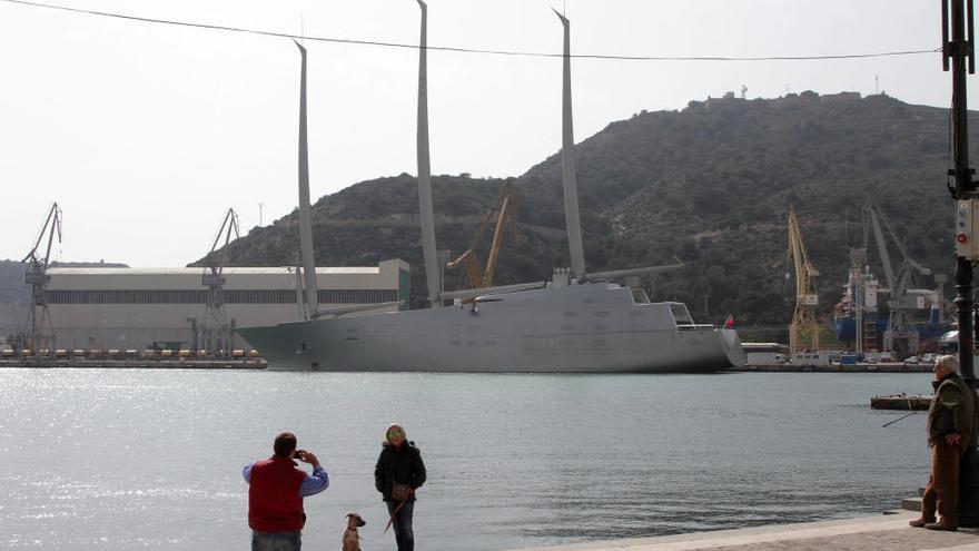 Es habitual ver atracado el &#039;Sailing Yacht A&#039;, uno de los barcos más grandes del mundo, en la dársena de Cartagena.