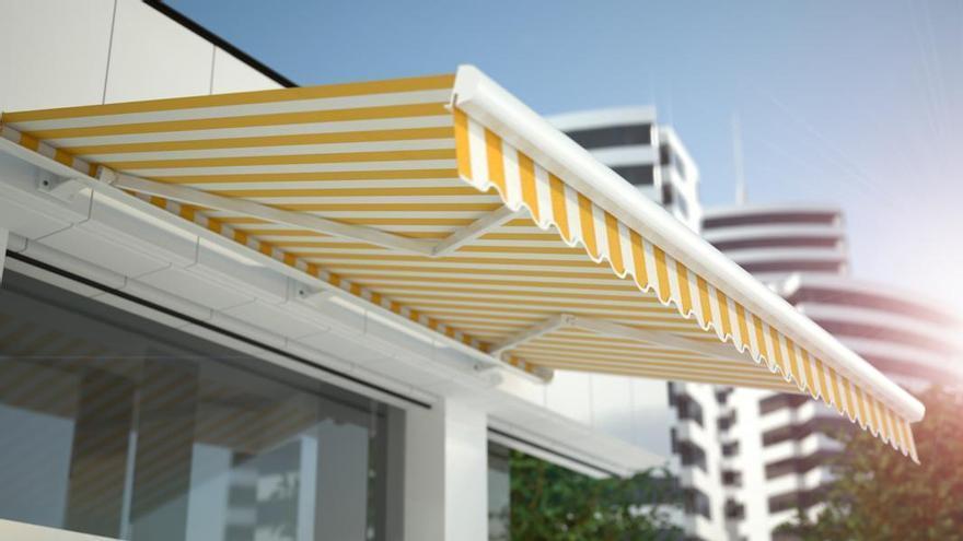 La solución más ingeniosa para tener sombra y que tu balcón quede de diseño