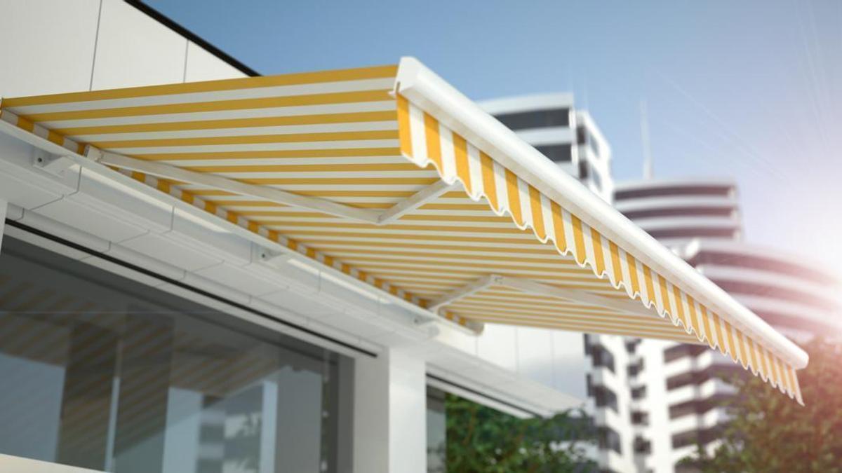 Toldo retráctil terraza | La solución más ingeniosa de Leroy Merlín para  tener sombra y que tu balcón quede de diseño