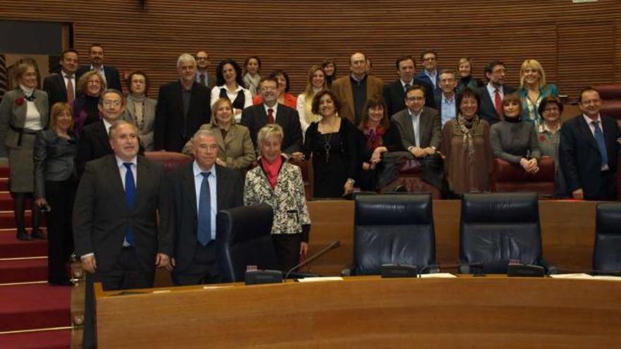 Los diputados socialistas se hacen la última foto de la legislatura en el hemiciclo.