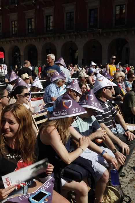 Alberto Garzón en un mitin de Unidos Podemos en la Plaza Mayor de Gijón