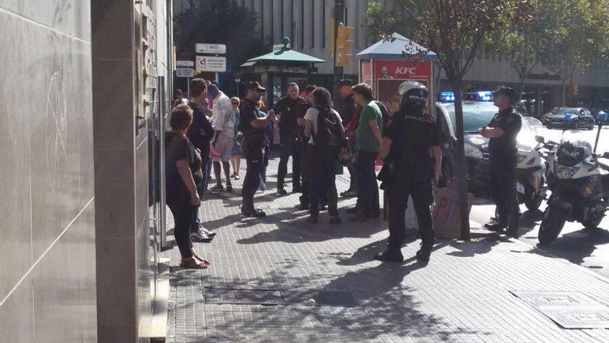 Identificados cuatro activistas por manifestarse con pancartas contra el artículo 155 en Palma