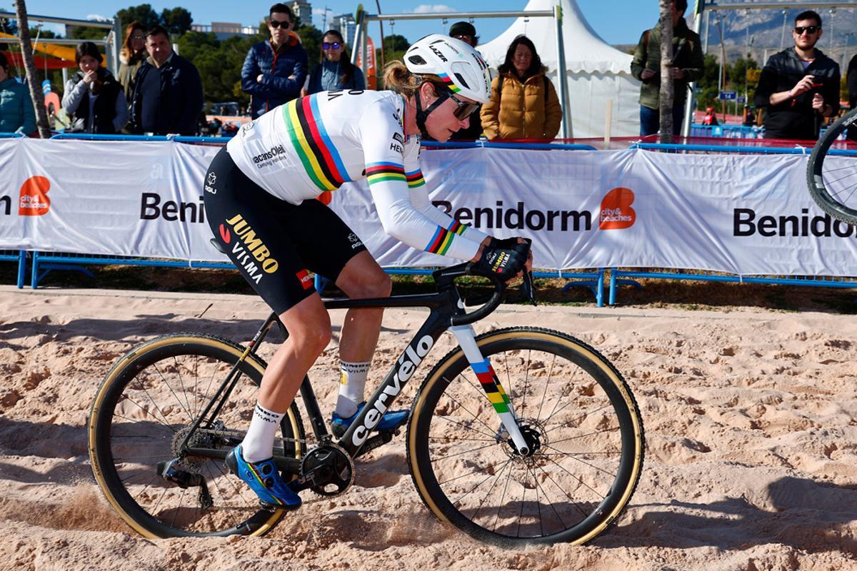 Marianne Vos, en los entrenamientos previos a la Copa del Mundo de Ciclocross UCI - Benidorm Costa Blanca 2023.
