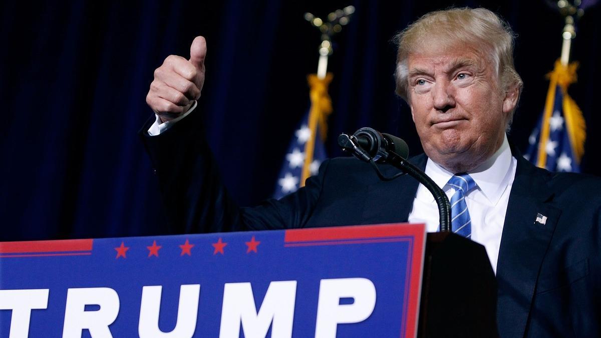 El candidato republicano Donald Trump ha vuelto a cargar contra los simpapeles en Phoenix.