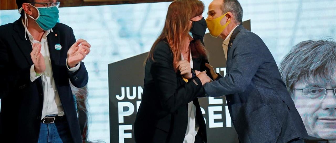 La candidata de JxCat a la presidencia de la Generalitat Laura Borras y los exconsellers Josep Rull y Jordi Turull.