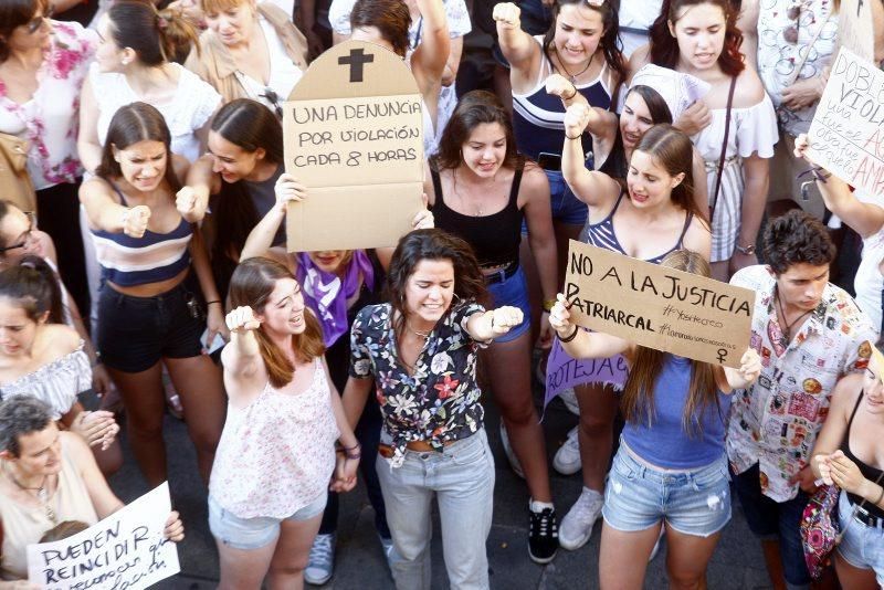 Manifestación contra la puesta en libertad de La Manada en Zaragoza