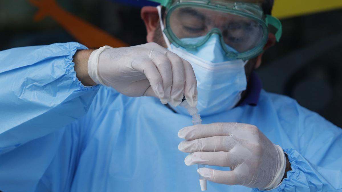 Córdoba supera de nuevo los 200 casos de coronavirus en un día en el que se registran 18 hospitalizados más