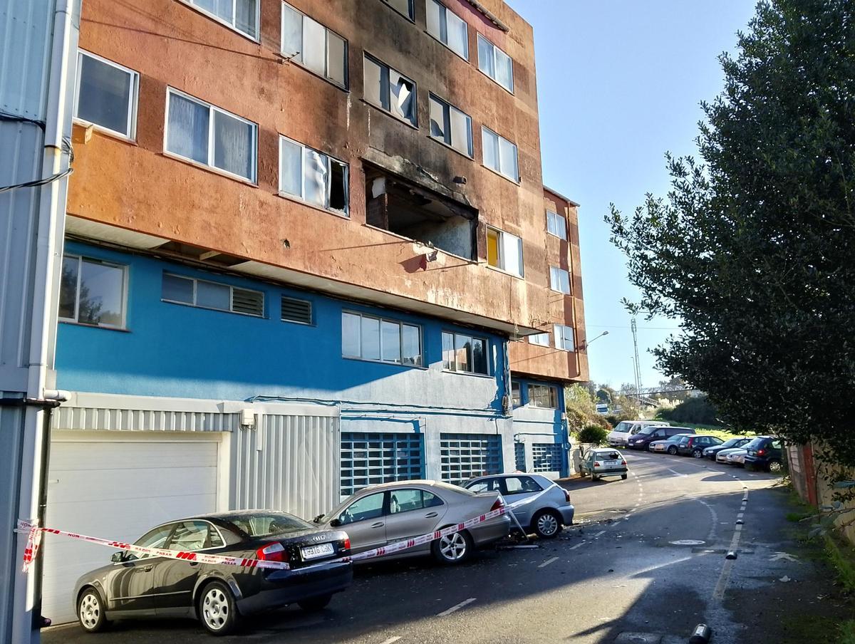 Estado en el que quedó el edificio ardido en Sada